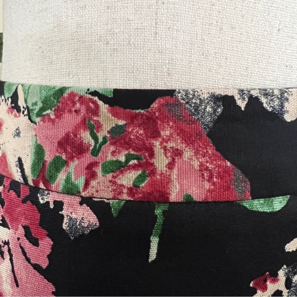 Talbots Black Floral Rose Pencil Skirt sz 4 - Picture 6 of 11